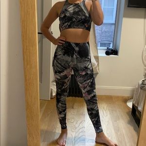 Onzie Brand Matching Sports Bra and Leggings
